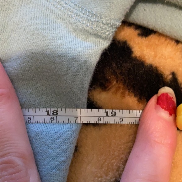 3/$30 The North Face Sweater - Picture 10 of 10